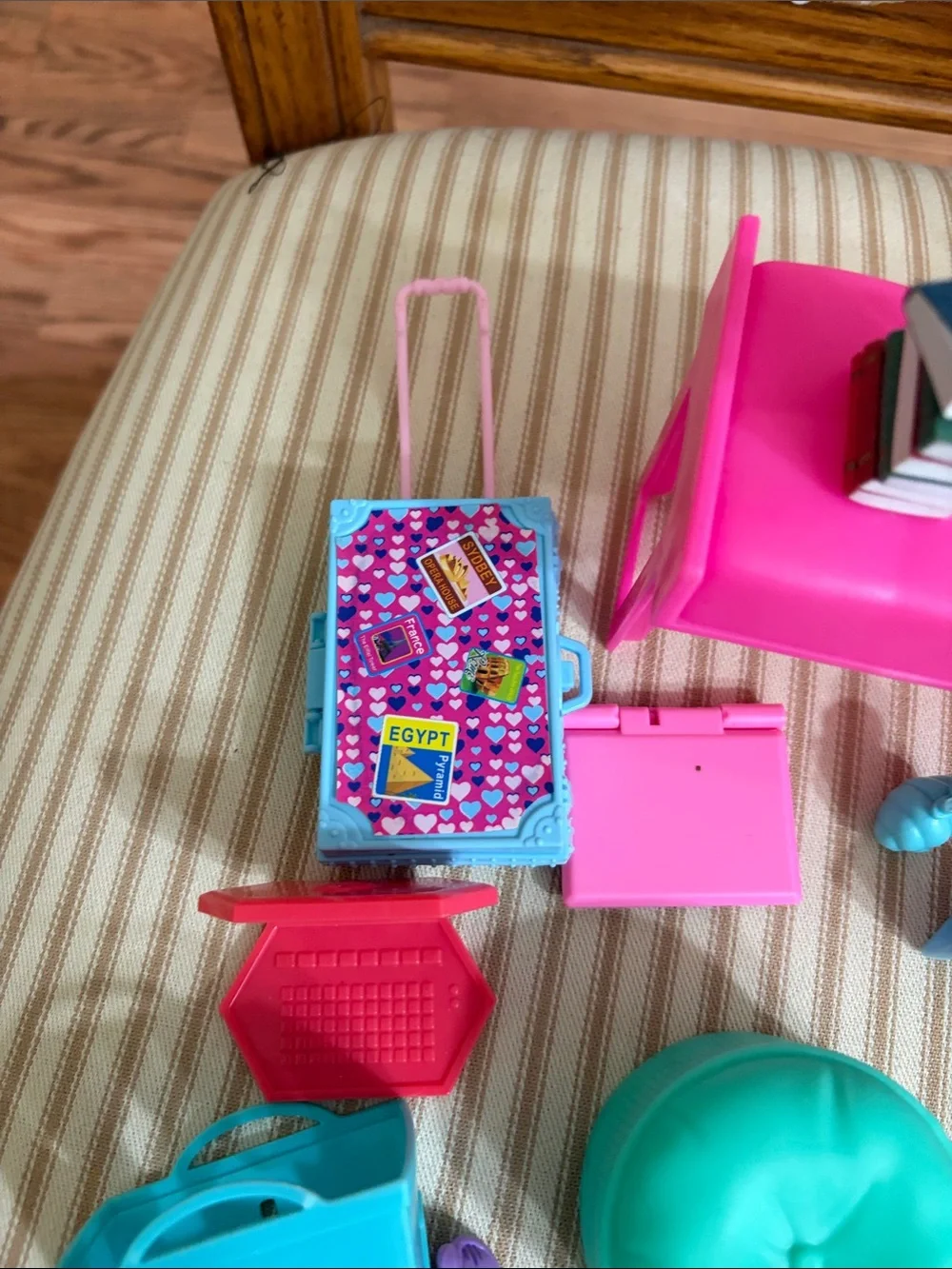 Barbie and doll house accessories (random)